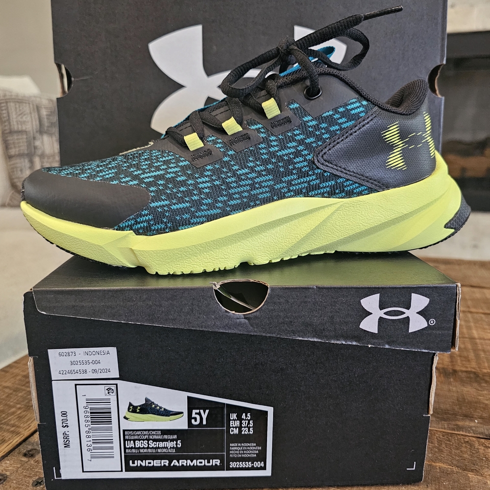 Under Armour Kids Sneakers in Black and Lime